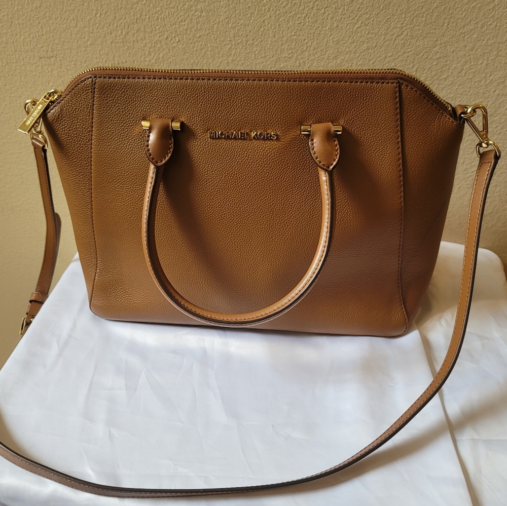 Michael Kors crossbody - Picture 2 of 16